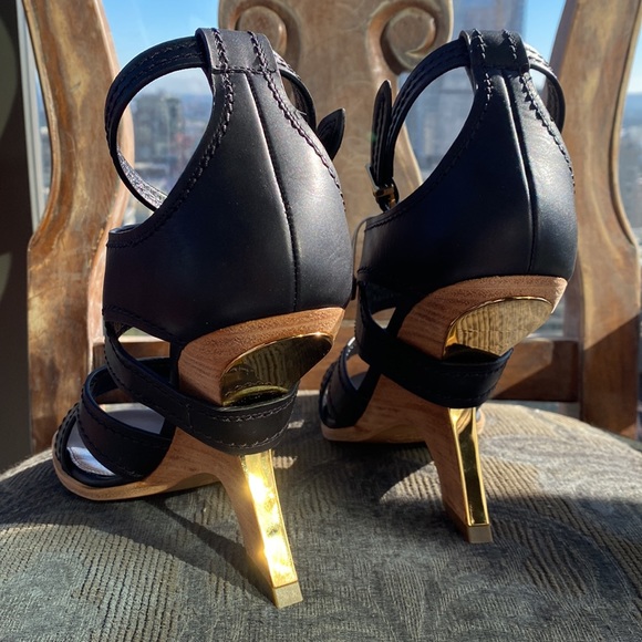 Alexander McQueen Strappy Heels Structural Sandals with Gold Detailing - Picture 13 of 14